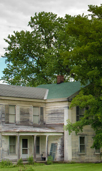 Exploring the pros and cons of house sitting